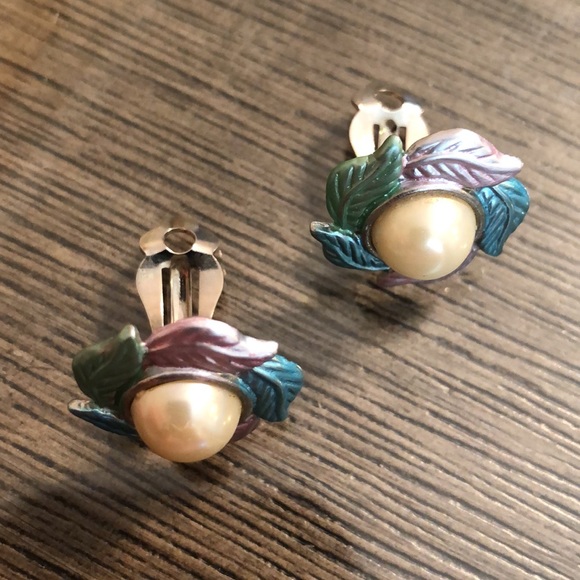 Vintage Pastel Leaf with Pearl Center Clip Earrings - Picture 2 of 13